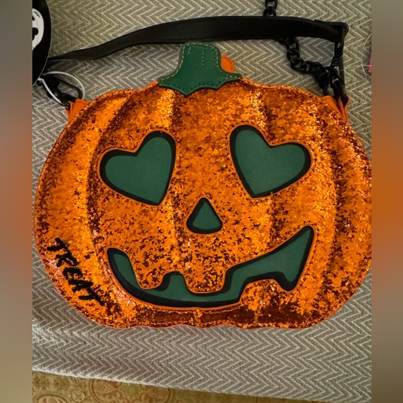 Betsey Johnson Halloween Jack O Lantern Glow Dark Pumpkin Crossbody Bag NWT - Picture 3 of 16